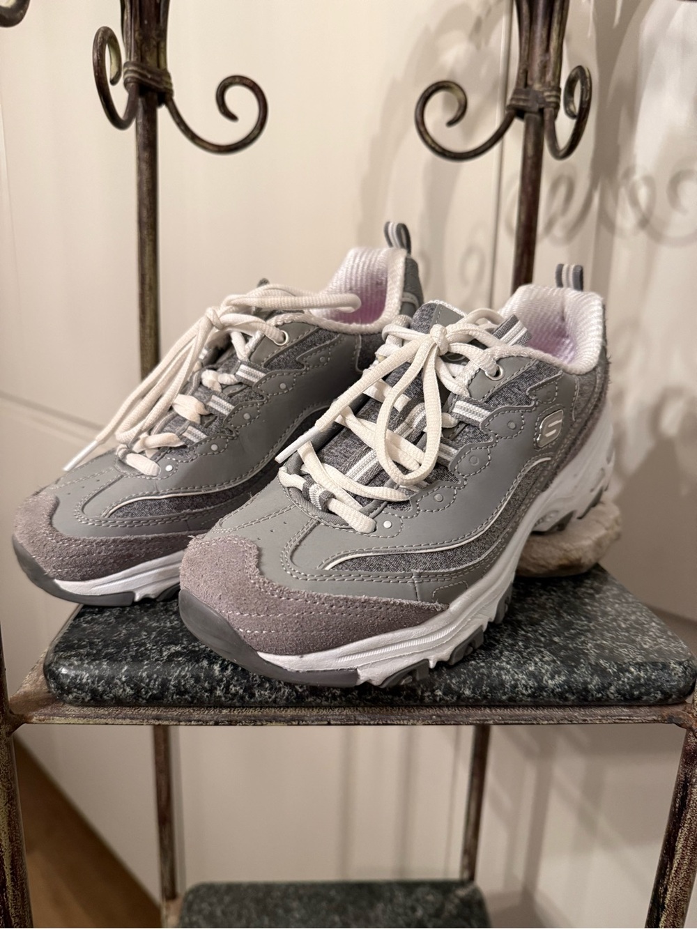 Skechers Women's Light Gray Lace-Up Walking Sneakers